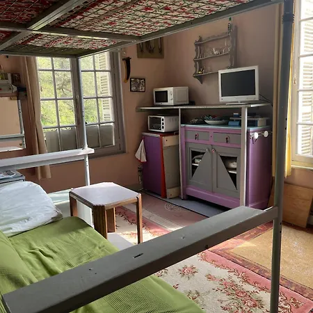 10 Apartment *